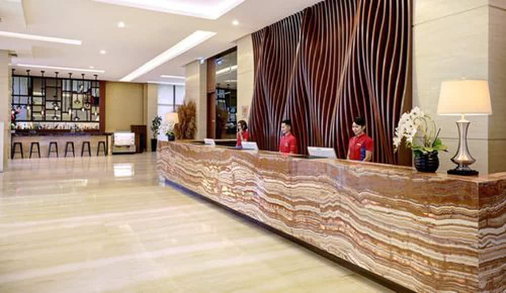 Swiss-Belhotel Соронг Екстер'єр фото